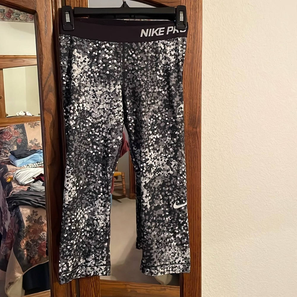 Nike Pro Cropped Athletic Pants Size S